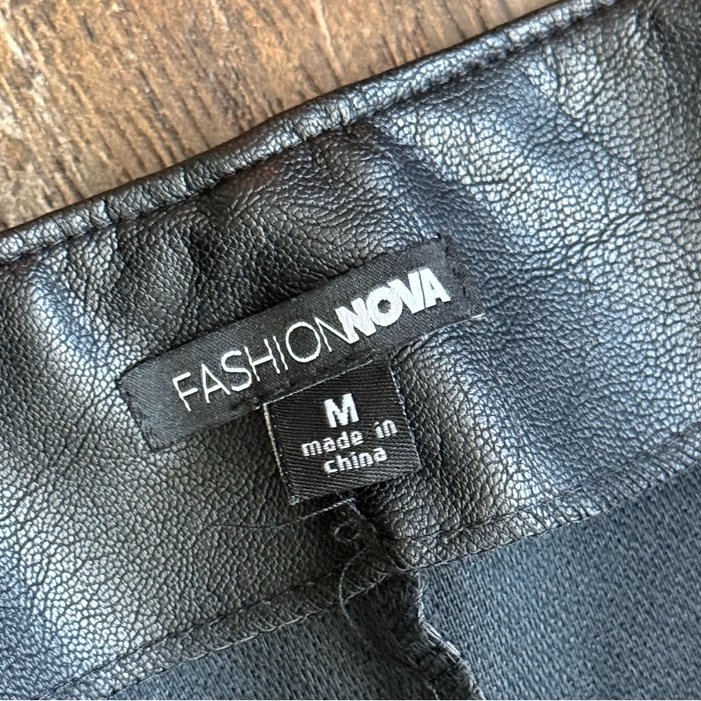Black Skirt - Picture 4 of 7